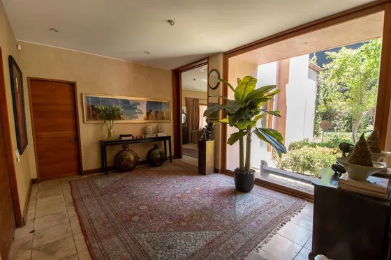 Casa En Venta De 5 Dorm. En Lo Barnechea