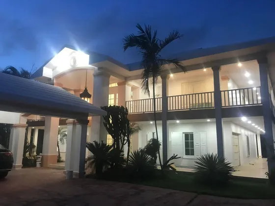 Mansión En Punta Cana, Uvero Alto, 8 Habitaciones, Con Playa Privada, Tu Refugio Privado En El Paraíso