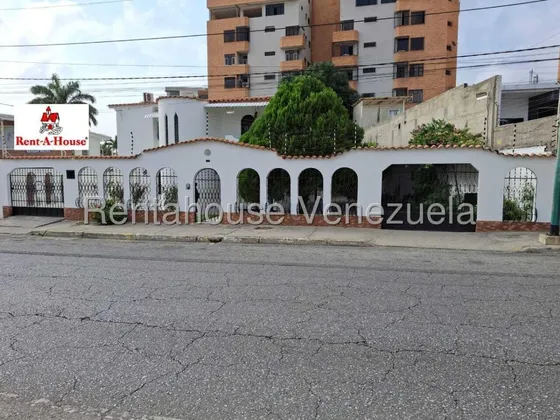 María Valera Trae Amplia Casa Comercial En Alquiler, Al Este De Barquisimeto, Cerca Al Sambil, Cerco Eléctrico, Cámaras De Seguridad, Portón Eléctrico, Parrillera, Cocina Empotrada, Salón, Vigilancia.