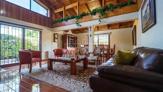 Casa En Venta De 4 Dorm. En La Florida