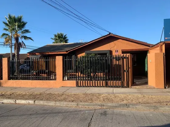 ¡vive En Coquimbo: Casa Espaciosa Y Bien Ubicada!