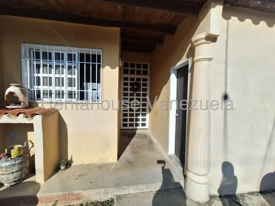 Cómoda Casa En Venta En Urbanización Cerrada De Cabudare La Mora Gabriela C