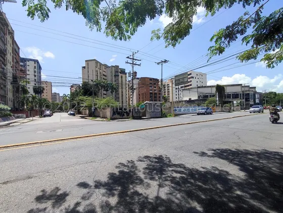 Terreno En Esquina,2.457.62 Mtrs2 Urb San Isidro.hasiso.