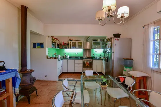 Casa Venta Castells La Plata Pileta Jardín Banco