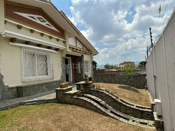 Casa Para Remodelar En Venta En Altamira 24-21973 Carlos Valero