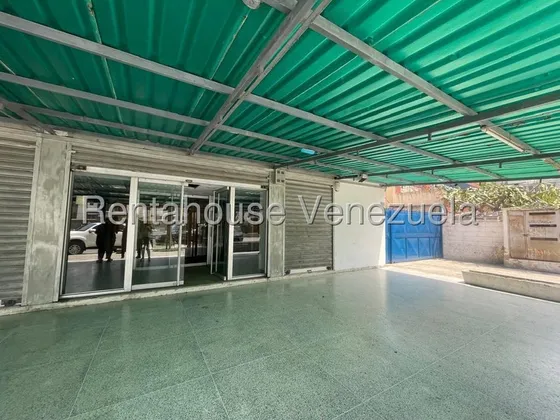 Alquilo Increíble  Local Comercial En La Guaira, En Plena Av. Principal De Caribe.!!!. Son 4 Locales Unidos, Listo Para Comenzar A Operar, Remodelado, Puertas De Vidrio Y Santa María De Seguridad....