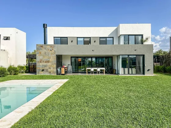 Venta Casa 7 Amb. A La Laguna En Canton Norte