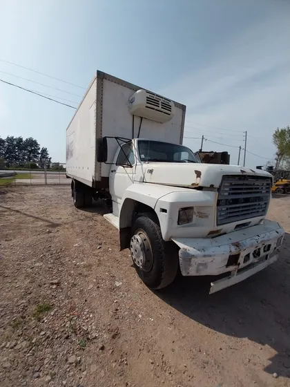 Camion Ford 700d Con Caja Termica Y Equipo De Frio