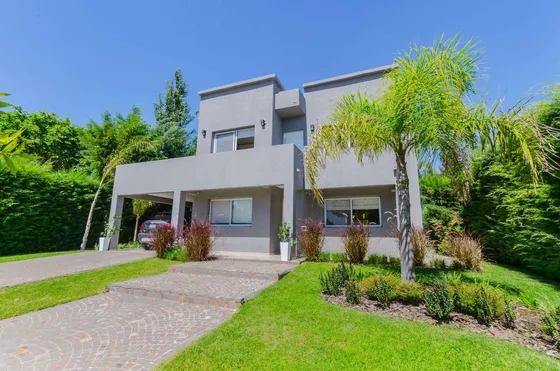 Casa En Venta - 3 Dormitorios 3 Baños - Cochera - 854mts2 - San Agustín, Tigre