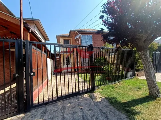 Casa De Dos Pisos, 3 Dormitorios 2 Baños, Quilicura