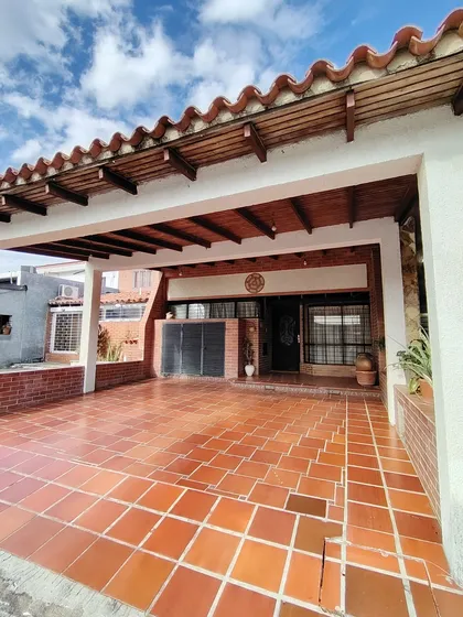 Casa De 4 Habitaciones Urb Bosques De La Laguna Tipuro
