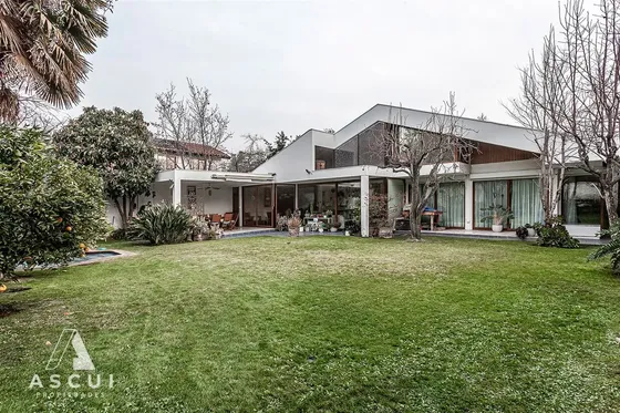 Casa En Venta De 4 Dorm. En Las Condes