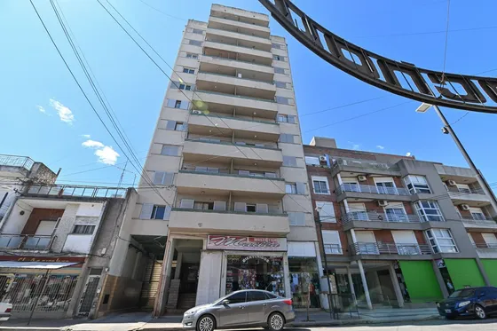 Departamento En Venta De 3 Dormitorios C/cochera