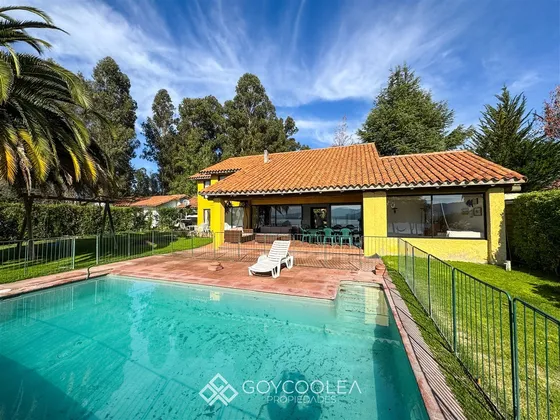 Casa En Venta De 5 Dorm. En Las Cabras