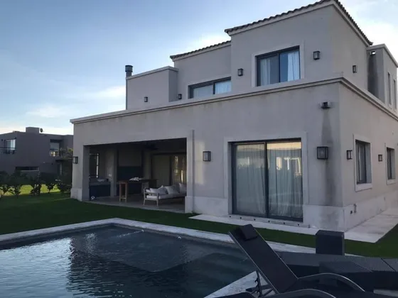 Espectacular Casa En Venta Con Muebles En Ayres Plaza - Mallmann Propiedades