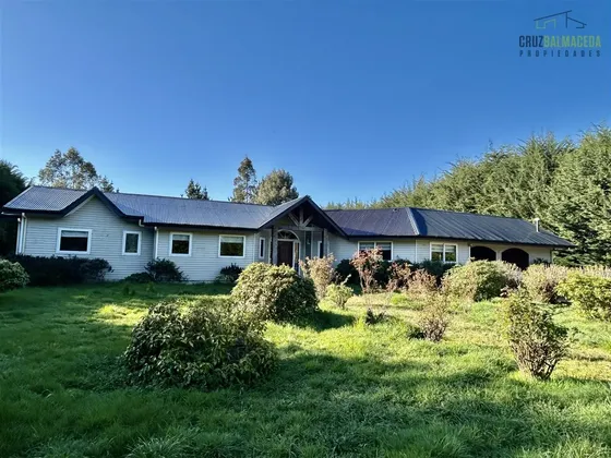 Casa En Venta De 5 Dorm. En Puerto Varas