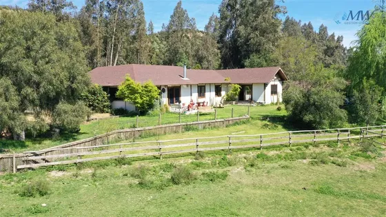 Parcela 4 Ha. Con 2 Casas, Pesebreras, Picadero Y Troya