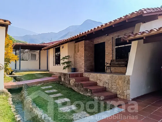 Casa En La Urbanización El Castaño, Maracay