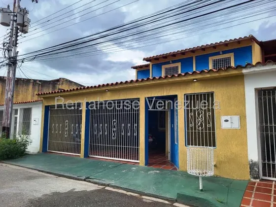 Cf Hermosa Casa De Dos Niveles, Remodelada A La Venta En Urb. La Mantuana, Turmero!! Listing 2621632
