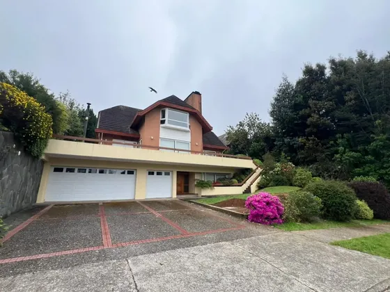 Casa En Venta En Isla Teja Valdivia Con Piscina