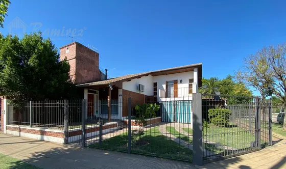 Casa 4 Ambientes En Venta - Francisco Alvarez, Moreno