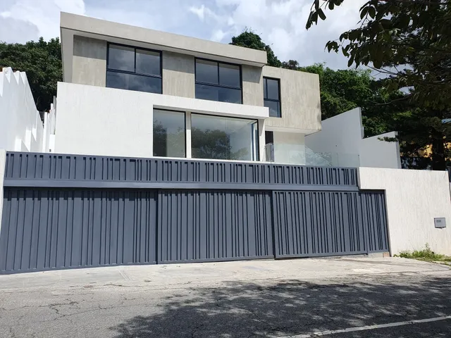 Casa Moderna A Estrenar De Varios Niveles En Prados Del Este