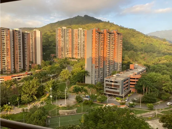 Apartamento Para Venta En Loma De Los Bernal