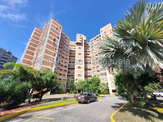 Pedro Méndez Vende Hermoso Apartamento En Nueva Segovia. 3 Habitaciones, 2 Baños, Cocina Moderna, Piso Bajo, Planta Eléctrica Para Áreas Comunes.  Mls #25-23712 Pm