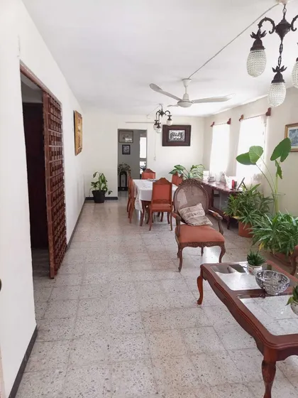 Casa De 9 Dormitorios, En Venta, Sobre La Avenida Alemán