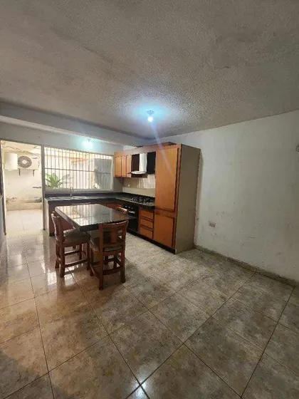 Casa Con Anexos Y Local Comercial Fg7