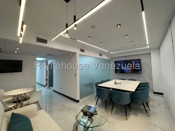 Oficina Remodelada En Alquiler, Urb. Macaracuay