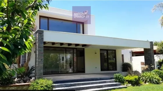 Casa En Arriendo De 4 Dorm. Mas Escrit. En Piedra Roja