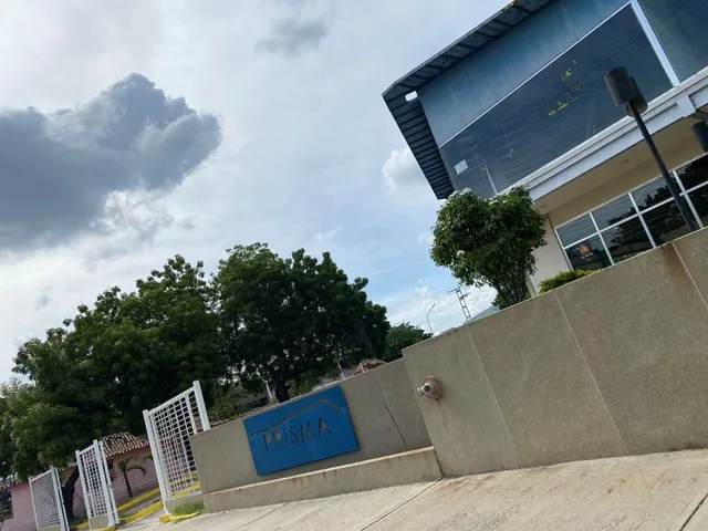 Sky Group Elite Vende Local Con Precio De Oportunidad En Cc Prisma En Guacara.