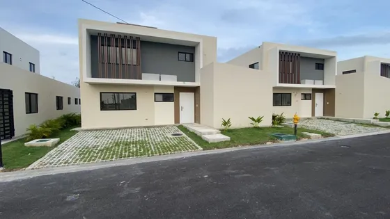Casa En Venta En Punta Cana, 3 Habitaciones, Lista A Estrenar, 2niveles