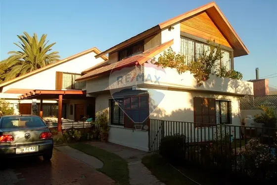 Casa 2 Pisos Buen Terreno 7d 6b Quincho Piscina