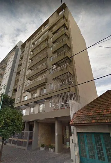 Dos Ambientes Con Cochera Descubierta En Alquiler! 3°b