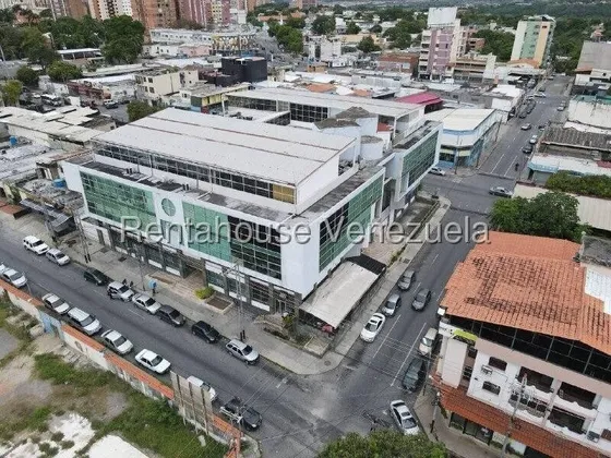 Daniela Linarez Alquila Oficinas Comerciales En La Zona Centro Este Totalmente Amoblada Cuenta Con 92m2 Cubiculos Con Divisiones De Vidrio Oficina Area De Recepcion Contáctanos