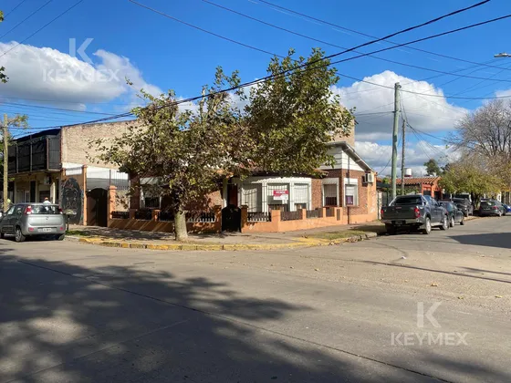 Venta Casa 5 Ambientes - Centro Pilar Cochera