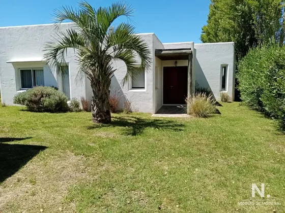 Casa En Barrio Cerrado A La Venta De 2 Dormitorios , Altos De Montoya. 