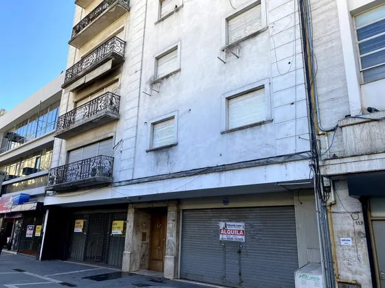Departamento De 3 Dormitorios En Venta En El Centro -  Peatonal Dean Funes