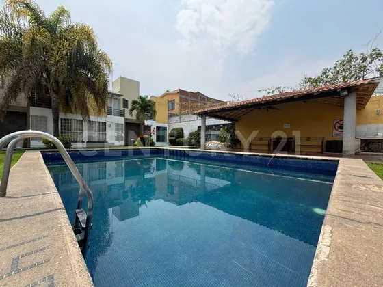 Casa En Condominio Con Recamara En Planta Baja En Los Guayabos, Chipitlan.