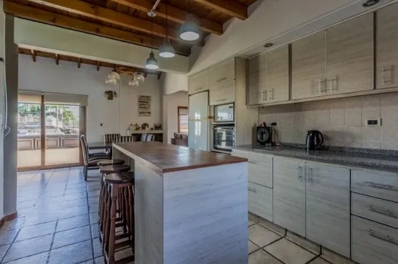 Venta- Ph-amplio- 5 Ambientes-pileta-parrilla- Galeria