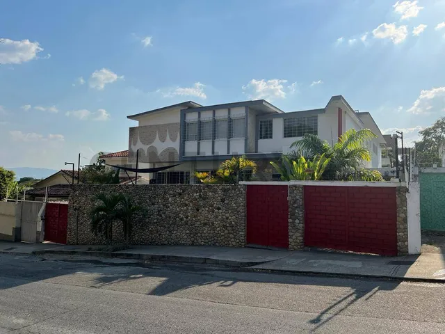Venta De Espectacular Quinta En Altamira, Chacao, Dtto. Capital