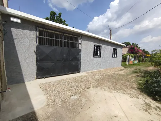 Las Morochas San Diego Casa En Venta Excelente Oportunidad De Inversión 313.20 Mtrs2 2habitaciones, 2 Baños, 1 Pe, Patio Amplio, De Plata Banda A 100 Mtrs2 De La Av Principal Subiendo Las Morochas