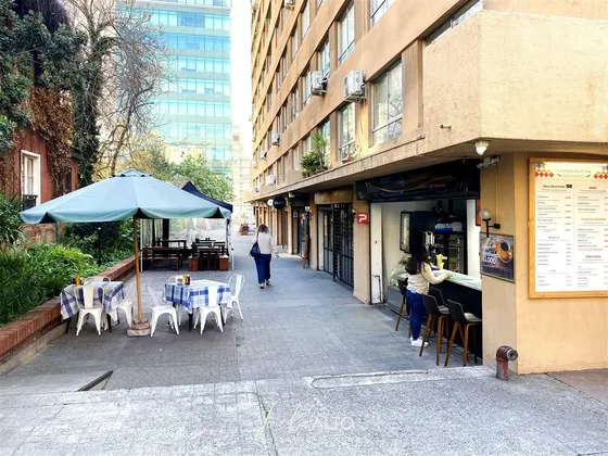 Oficina En Venta En Providencia / Amplia / Metro Tobalaba