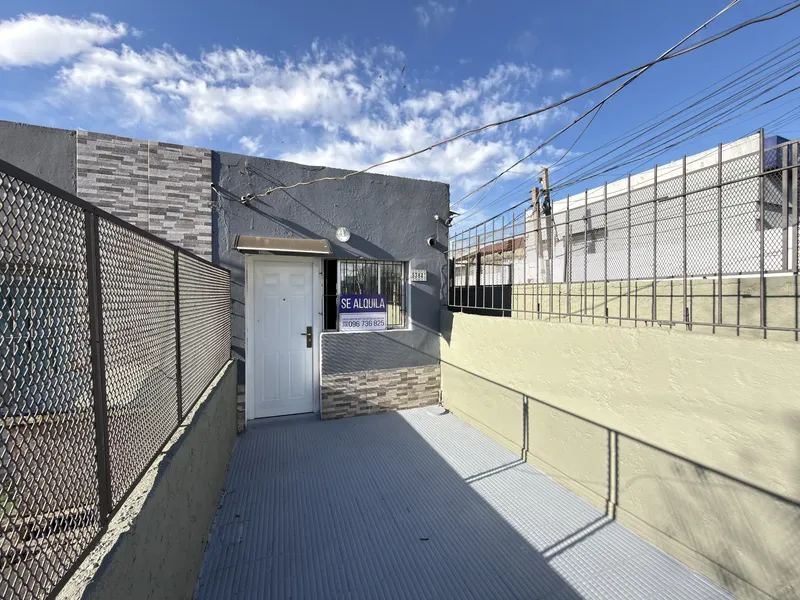Alquiler Monoambiente Con Patio Y Lugar Para Vehículo  Nuevo París