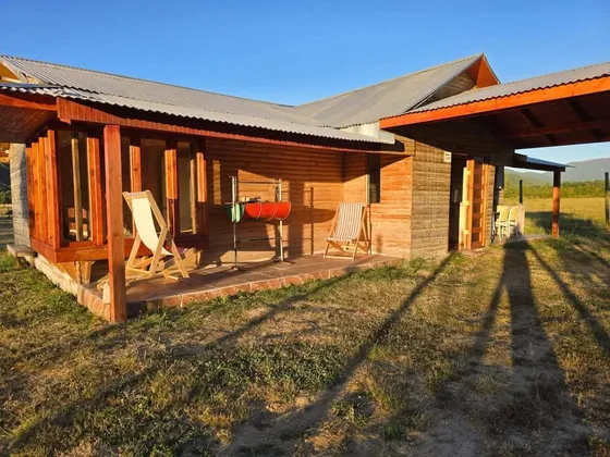 Se Vende 1 Hectarea Con 3 Cabañas Completamente Equipadas 