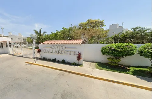 Casa En Venta De Rec. Bancaria En Fracc. Altavela Tepic Nayarit. Sh05