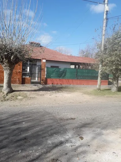 Casa En Alquiler - 2 Dormitorios 1 Baño - 90mts2- Manuel B Gonnet