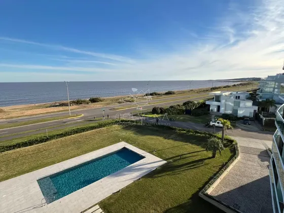 Apartamento De 2 Dormitorios En Playa Mansa , Punta Del Este 